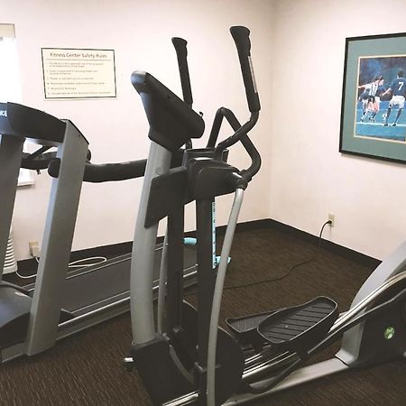 Norwood Inn & Suites Milwaukee Butler Luaran gambar
