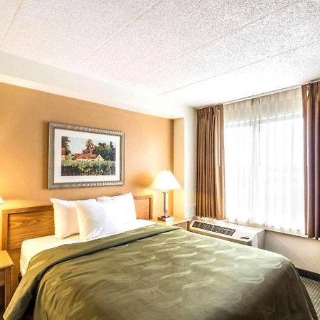Norwood Inn & Suites Milwaukee Butler Luaran gambar