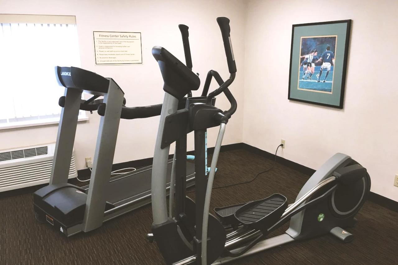 Norwood Inn & Suites Milwaukee Butler Luaran gambar