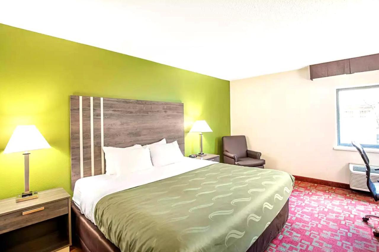 Norwood Inn & Suites Milwaukee Butler Luaran gambar