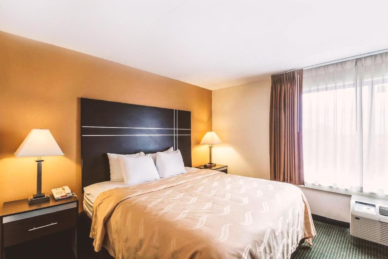 Norwood Inn & Suites Milwaukee Butler Luaran gambar