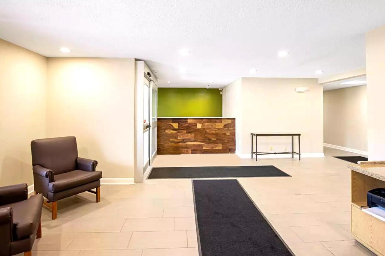 Norwood Inn & Suites Milwaukee Butler Luaran gambar