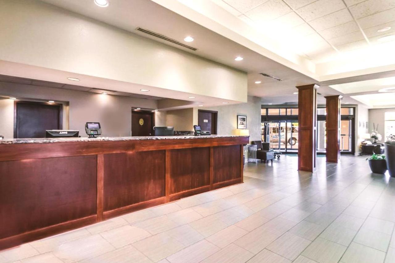 Norwood Inn & Suites Milwaukee Butler Luaran gambar