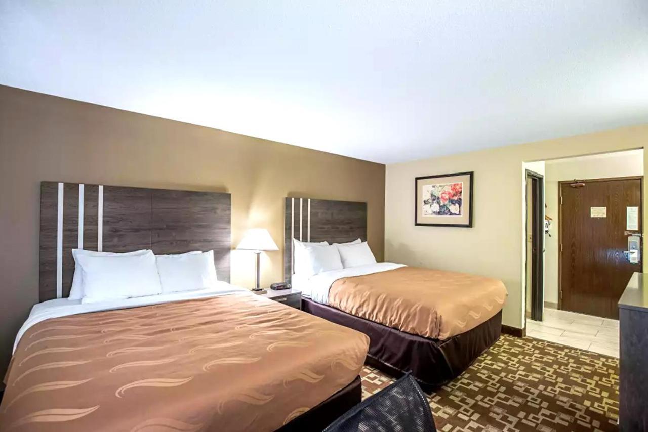 Norwood Inn & Suites Milwaukee Butler Luaran gambar