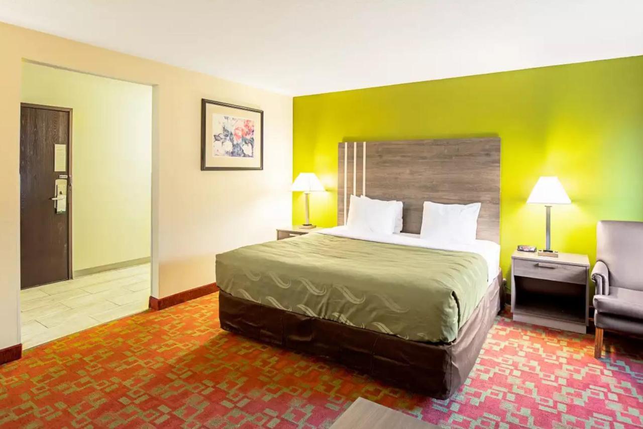 Norwood Inn & Suites Milwaukee Butler Luaran gambar