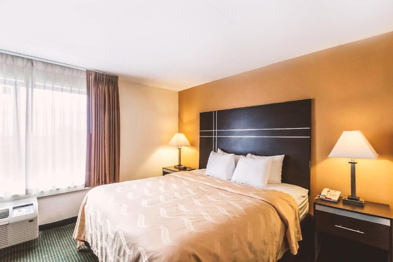 Norwood Inn & Suites Milwaukee Butler Luaran gambar