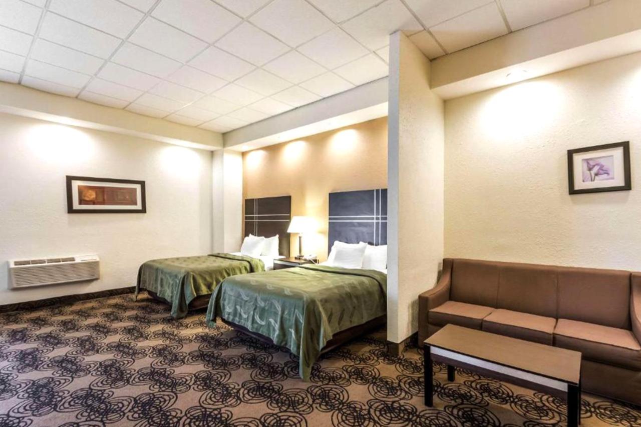 Norwood Inn & Suites Milwaukee Butler Luaran gambar