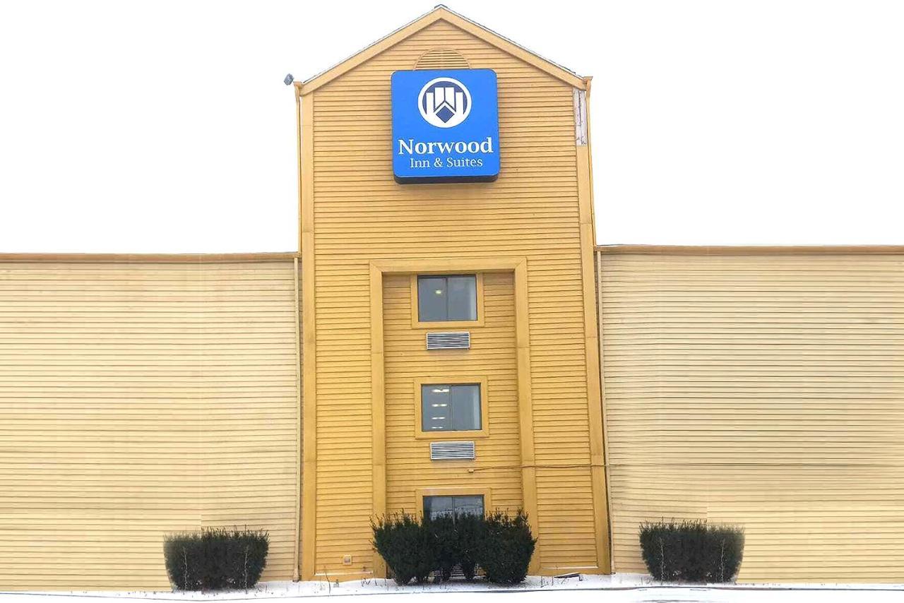 Norwood Inn & Suites Milwaukee Butler Luaran gambar