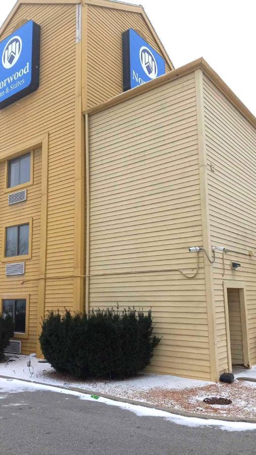 Norwood Inn & Suites Milwaukee Butler Luaran gambar